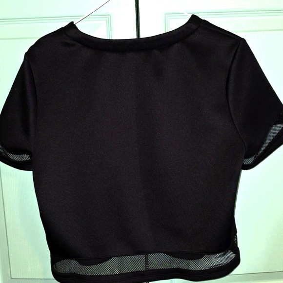 Forever 21 Black Mesh Accent Crop Top Size L (Like New) Looks Very Cool On - Picture 2 of 7